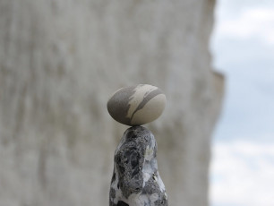 2022 pebble urn Seven Sisters Eastbourne UK (2)